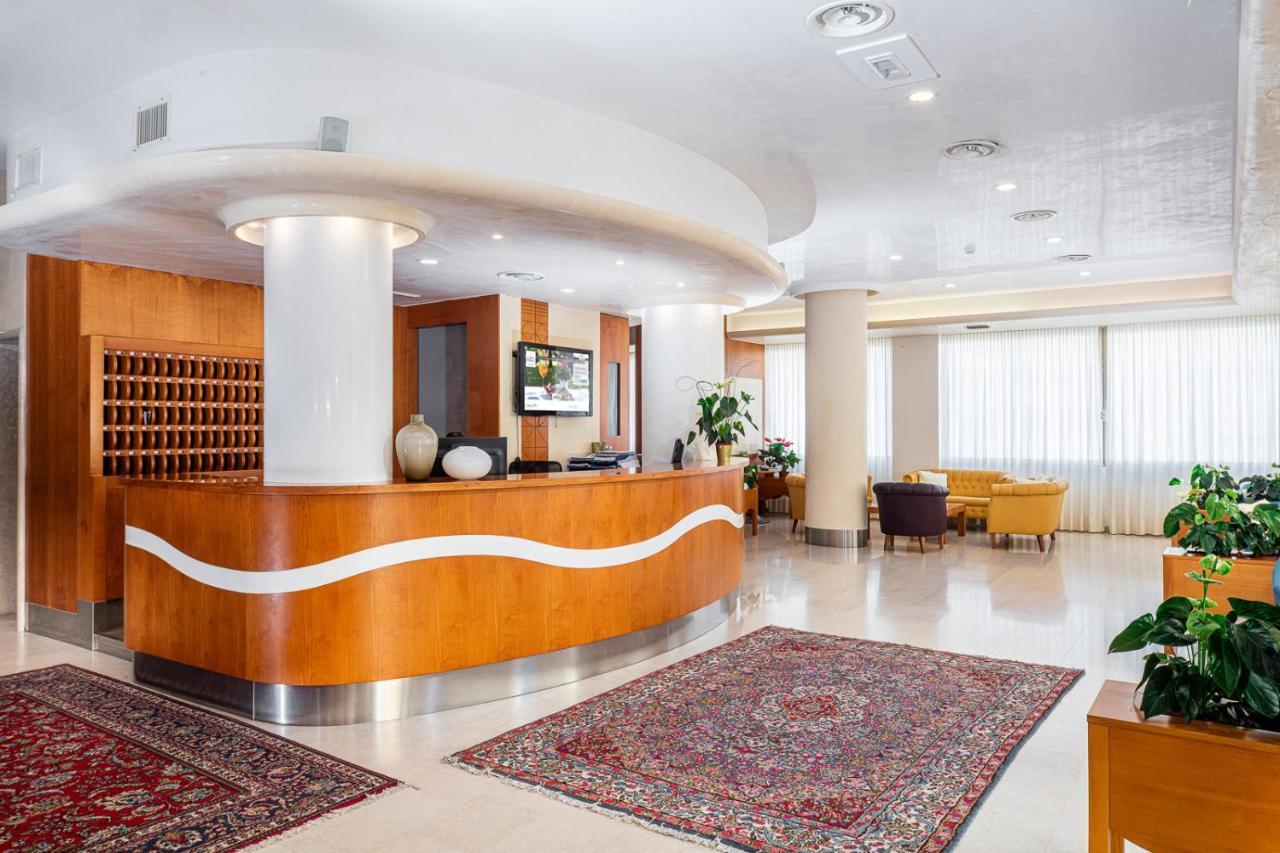 Hotel Palace Бибионе Экстерьер фото