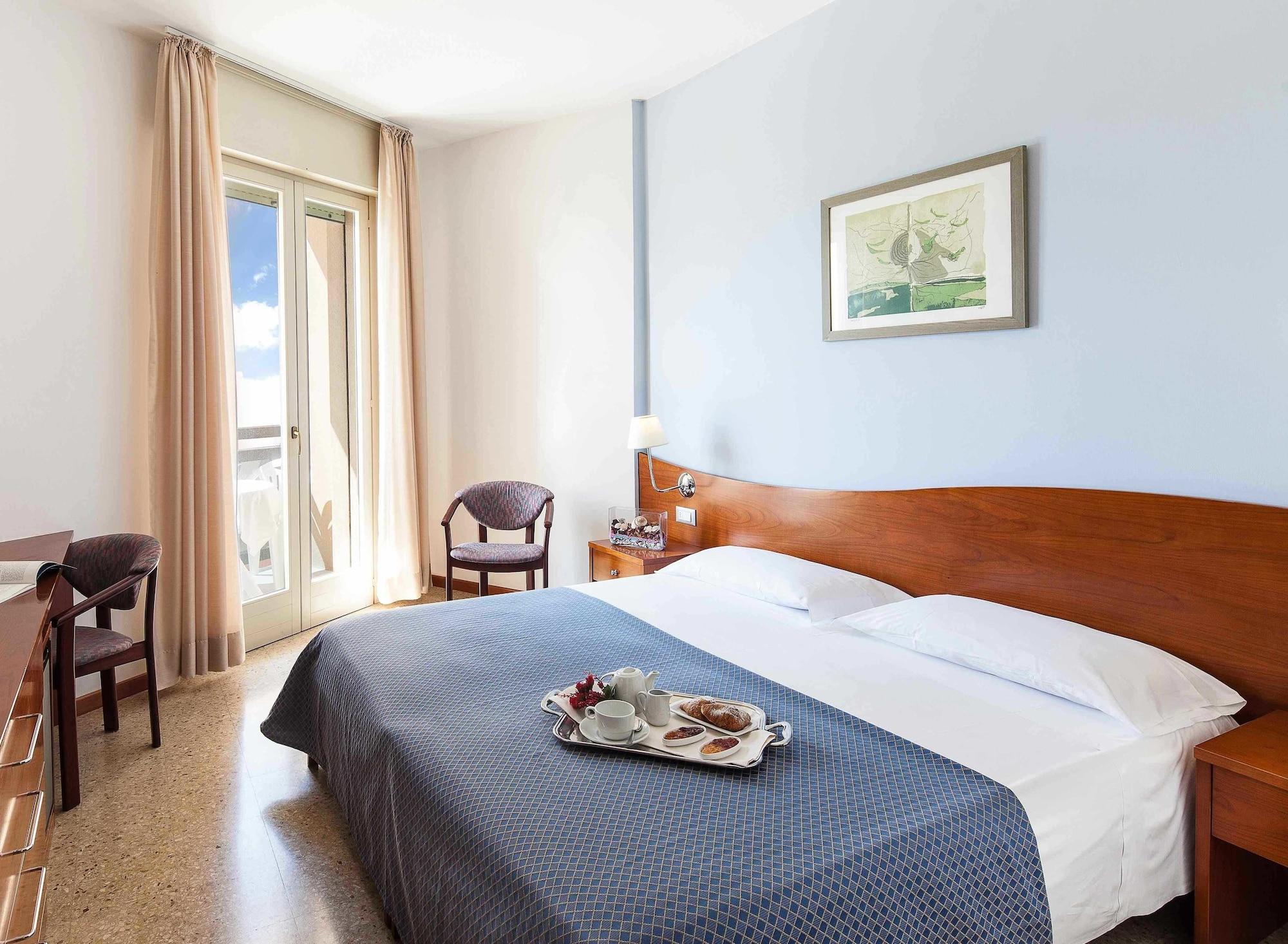 Hotel Palace Бибионе Экстерьер фото
