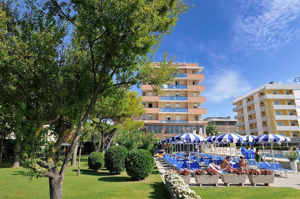 Hotel Palace Бибионе Экстерьер фото