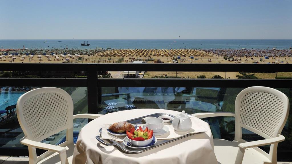 Hotel Palace Бибионе Экстерьер фото